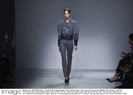 Paris Fashion Week - Guy Laroche Modenschau 205359 Julien de Rosa Starface 2016-03-02 Paris France Fashion week ready to wear AW 2016. Defile de mode pret a porter automne hiver 2016. Guy Laroche. Editorial use only  Copyright: xJulienxdexRosax xStarfacex STAR_205359_020