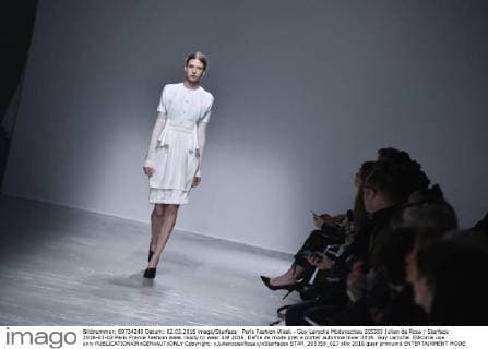 Paris Fashion Week - Guy Laroche Modenschau 205359 Julien de Rosa Starface 2016-03-02 Paris France Fashion week ready to wear AW 2016. Defile de mode pret a porter automne hiver 2016. Guy Laroche. Editorial use only  Copyright: xJulienxdexRosax xStarfacex STAR_205359_027