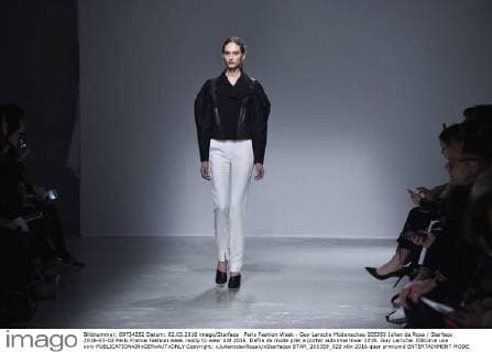 Paris Fashion Week - Guy Laroche Modenschau 205359 Julien de Rosa Starface 2016-03-02 Paris France Fashion week ready to wear AW 2016. Defile de mode pret a porter automne hiver 2016. Guy Laroche. Editorial use only  Copyright: xJulienxdexRosax xStarfacex STAR_205359_029