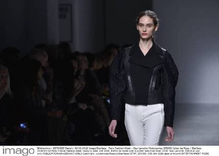 Paris Fashion Week - Guy Laroche Modenschau 205359 Julien de Rosa Starface 2016-03-02 Paris France Fashion week ready to wear AW 2016. Defile de mode pret a porter automne hiver 2016. Guy Laroche. Editorial use only  Copyright: xJulienxdexRosax xStarfacex STAR_205359_030