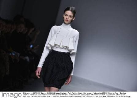 Paris Fashion Week - Guy Laroche Modenschau 205359 Julien de Rosa Starface 2016-03-02 Paris France Fashion week ready to wear AW 2016. Defile de mode pret a porter automne hiver 2016. Guy Laroche. Editorial use only  Copyright: xJulienxdexRosax xStarfacex STAR_205359_037
