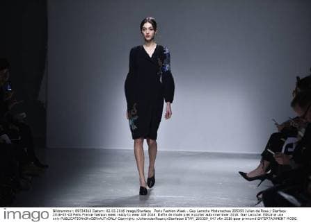 Paris Fashion Week - Guy Laroche Modenschau 205359 Julien de Rosa Starface 2016-03-02 Paris France Fashion week ready to wear AW 2016. Defile de mode pret a porter automne hiver 2016. Guy Laroche. Editorial use only  Copyright: xJulienxdexRosax xStarfacex STAR_205359_047