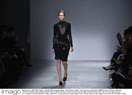 Paris Fashion Week - Guy Laroche Modenschau 205359 Julien de Rosa Starface 2016-03-02 Paris France Fashion week ready to wear AW 2016. Defile de mode pret a porter automne hiver 2016. Guy Laroche. Editorial use only  Copyright: xJulienxdexRosax xStarfacex STAR_205359_050