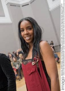 Paris Fashion Week - Promis besuchen Chloe Modenschau 205387 Serge Arnal Starface 2016-03-03 Paris France Fashion week ready to wear AW 2016. Defile de mode pret a porter automne hiver 2016. Chloe. People. Rowland, Kelly ( Destiny s Child )  Copyright: xSergexArnalx xStarfacex STAR_205387_020