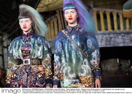 Paris Fashion Week - Manish Arora Modenschau A model takes to the catwalk during the presentation of Manish Arora s show as part of the Fall-Winter 2016-2017 Fashion Week in Paris on March 3, 2016.  PAR20160303113 MAYAxVIDON-WHITE