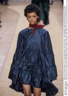 Paris Fashion Week - Chloe Modenschau 205392 Marineau Starface 2016-03-03 Paris France Fashion week ready to wear AW 2016. Defile de mode pret a porter automne hiver 2016.Chloe. Chloé , autumn-winter 2016 Paris, France Editorial use only _sans_perso  Copyright: xMarineaux STAR_205392_033