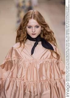 Paris Fashion Week - Chloe Modenschau 205392 Marineau Starface 2016-03-03 Paris France Fashion week ready to wear AW 2016. Defile de mode pret a porter automne hiver 2016.Chloe. Chloé , autumn-winter 2016 Paris, France Editorial use only _sans_perso  Copyright: xMarineaux STAR_205392_044