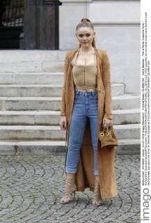 Kristina Bazan CELEBRITES : Defile Balmain - Pret a Porter Automne Hiver - 03 03 2016 GwendolineLeGoff Panoramic 