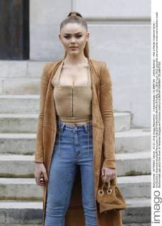 Kristina Bazan CELEBRITES : Defile Balmain - Pret a Porter Automne Hiver - 03 03 2016 GwendolineLeGoff Panoramic 