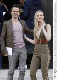 Matthew Bellamy et sa compagne Elle Evans CELEBRITES : Defile Balmain - Pret a Porter Automne Hiver - 03 03 2016 GwendolineLeGoff Panoramic 