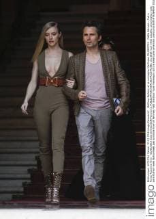 Matthew Bellamy et sa compagne Elle Evans CELEBRITES : Defile Balmain - Pret a Porter Automne Hiver - 03 03 2016 GwendolineLeGoff Panoramic 