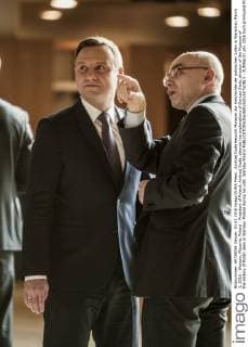 Andrzej Duda besucht Museum zur Geschichte der polnischen Juden in Warschau March 3, 2016 - Warsaw, Mazovia, Poland - President of Poland, Andrzej Duda, attends the explanations of Dariusz Stola, director of the Museum of the History of Polish Jews in Warsaw, Poland during his visit. Warsaw Poland - ZUMAa131