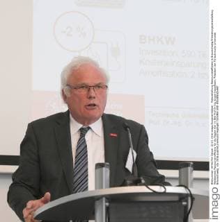 Preisverleihung Ressourceneffizienz in Braunschweig Prämierungsveranstaltung Wettbewerb Ressourceneffizienz für die Region hier im Bild Prof Dr Ing Jürgen hesselbach, Präsident der TU technische Universität Braunschweig