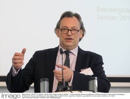 Preisverleihung Ressourceneffizienz in Braunschweig Prämierungsveranstaltung Wettbewerb Ressourceneffizienz für die Region Hier im Bild Prof Dr. Ing Martin Faulstich, geschäftsführer des Cutec-Instituts