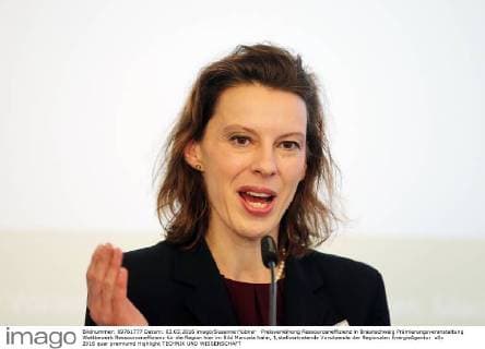 Preisverleihung Ressourceneffizienz in Braunschweig Prämierungsveranstaltung Wettbewerb Ressourceneffizienz für die Region hier im Bild Manuela hahn, 1,stellvertretende Vorsitzende der Regionalen EnergieAgentur