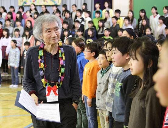 Maestro Ozawa gives singing lesson to children Maestro Seiji Ozawa gives a singing lesson to a group of children at an elementary school in Kawasaki, near Tokyo, on March 4, 2016, prior to the graduation ceremony on March 18. Please keep your knees flexible and let your body go limp, Ozawa told around 330 fifth and sixth graders. 