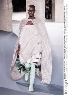 205433 Marineau Starface 2016-03-03 Paris France Fashion week ready to wear AW 2016. Defile de mode pret a porter automne hiver 2016. Rick Owens Rick Owens, autumn-winter 2016 Paris, France Editorial use only _sans_perso  Copyright: xMarineaux STAR_205433_016