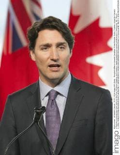 Ministertreffen in Kanada Canadian Prime Minister Justin Trudeau joined by Canada s Premiers summarizes their talks at the First Ministers Meeting and answers media questions at a press conference in Vancouver, BC, March 3, 2016.  VAP2016030313 HEINZxRUCKEMANN