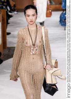 Paris Fashion Week - Loewe Modenschau 205440 Marineau Starface 2016-03-04 Paris France Fashion week ready to wear AW 2016. Defile de mode pret a porter automne hiver 2016. Loewe. Loewe , autumn-winter 2016 Paris, France Editorial use only _sans_perso  Copyright: xMarineaux STAR_205440_028
