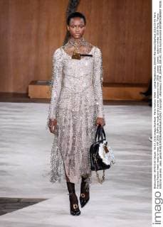 Paris Fashion Week - Loewe Modenschau 205440 Marineau Starface 2016-03-04 Paris France Fashion week ready to wear AW 2016. Defile de mode pret a porter automne hiver 2016. Loewe. Loewe , autumn-winter 2016 Paris, France Editorial use only _sans_perso  Copyright: xMarineaux STAR_205440_030