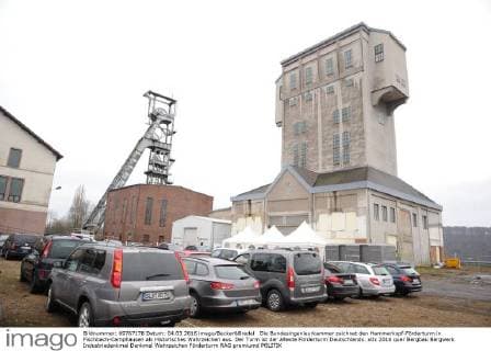 Die Bundesingenieurkammer zeichnet den Hammerkopf-Förderturm in Fischbach-Camphausen als Historisches Wahrzeichen aus. Der Turm ist der älteste Förderturm Deutschlands.