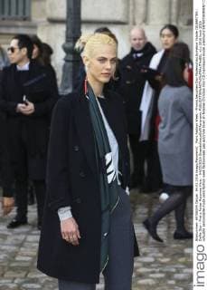 Paris Fashion Week - Promis besuchen Dior Modenschau Aymeline Valade CELEBRITES : Defile Dior - Pret a Porter Automne Hiver - 04 03 2016 GwendolineLeGoff Panoramic 