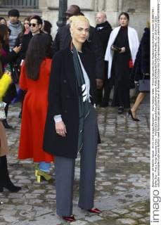 Paris Fashion Week - Promis besuchen Dior Modenschau Aymeline Valade CELEBRITES : Defile Dior - Pret a Porter Automne Hiver - 04 03 2016 GwendolineLeGoff Panoramic 