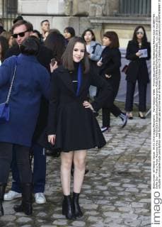 Paris Fashion Week - Promis besuchen Dior Modenschau Marina Kaye CELEBRITES : Defile Dior - Pret a Porter Automne Hiver - 04 03 2016 GwendolineLeGoff Panoramic 