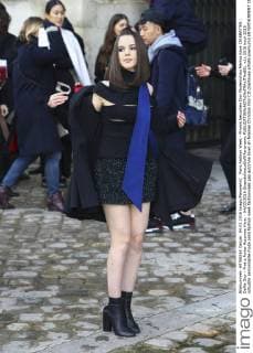 Paris Fashion Week - Promis besuchen Dior Modenschau Marina Kaye CELEBRITES : Defile Dior - Pret a Porter Automne Hiver - 04 03 2016 GwendolineLeGoff Panoramic 