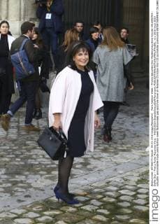 Paris Fashion Week - Promis besuchen Dior Modenschau Anne Sinclair CELEBRITES : Defile Dior - Pret a Porter Automne Hiver - 04 03 2016 GwendolineLeGoff Panoramic 