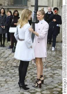 Paris Fashion Week - Promis besuchen Dior Modenschau Natalia Vodianova et Elena Perminova CELEBRITES : Defile Dior - Pret a Porter Automne Hiver - 04 03 2016 GwendolineLeGoff Panoramic 