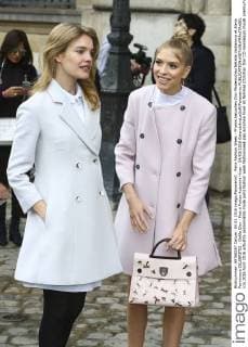 Paris Fashion Week - Promis besuchen Dior Modenschau Natalia Vodianova et Elena Perminova CELEBRITES : Defile Dior - Pret a Porter Automne Hiver - 04 03 2016 GwendolineLeGoff Panoramic 