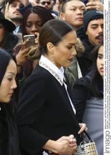 Paris Fashion Week - Promis besuchen Dior Modenschau Jessica Alba CELEBRITES : Defile Dior - Pret a Porter Automne Hiver - 04 03 2016 GwendolineLeGoff Panoramic 