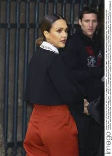 Paris Fashion Week - Promis besuchen Dior Modenschau Jessica Alba CELEBRITES : Defile Dior - Pret a Porter Automne Hiver - 04 03 2016 GwendolineLeGoff Panoramic 