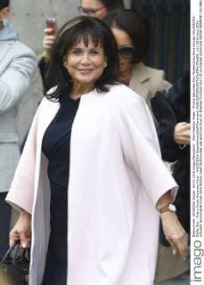 Paris Fashion Week - Promis besuchen Dior Modenschau Anne Sinclair CELEBRITES : Defile Dior - Pret a Porter Automne Hiver - 04 03 2016 GwendolineLeGoff Panoramic 