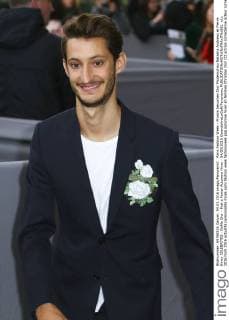 Paris Fashion Week - Promis besuchen Dior Modenschau Natasha Andrews et Pierre Niney CELEBRITES : Defile Dior - Pret a Porter Automne Hiver - 04 03 2016 GwendolineLeGoff Panoramic 