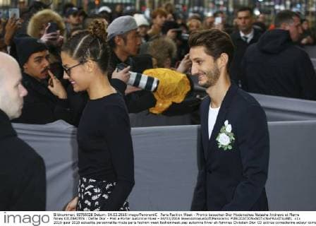 Paris Fashion Week - Promis besuchen Dior Modenschau Natasha Andrews et Pierre Niney CELEBRITES : Defile Dior - Pret a Porter Automne Hiver - 04 03 2016 GwendolineLeGoff Panoramic 