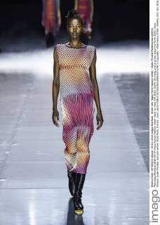 Bilder des Tages Paris Fashion Week - Issey Miyake Modenschau 205451 Marineau Starface 2016-03-04 Paris France Fashion week ready to wear AW 2016. Defile de mode pret a porter automne hiver 2016. Issey Miyake. Issey Miyake, autumn-winter 2016 Paris, France _sans_perso  Copyright: xMarineaux STAR_205451_001