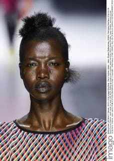 Paris Fashion Week - Issey Miyake Modenschau 205451 Marineau Starface 2016-03-04 Paris France Fashion week ready to wear AW 2016. Defile de mode pret a porter automne hiver 2016. Issey Miyake. Issey Miyake, autumn-winter 2016 Paris, France _sans_perso  Copyright: xMarineaux STAR_205451_002