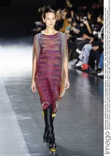 Paris Fashion Week - Issey Miyake Modenschau 205451 Marineau Starface 2016-03-04 Paris France Fashion week ready to wear AW 2016. Defile de mode pret a porter automne hiver 2016. Issey Miyake. Issey Miyake, autumn-winter 2016 Paris, France _sans_perso  Copyright: xMarineaux STAR_205451_004