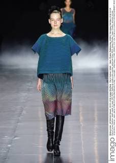 Paris Fashion Week - Issey Miyake Modenschau 205451 Marineau Starface 2016-03-04 Paris France Fashion week ready to wear AW 2016. Defile de mode pret a porter automne hiver 2016. Issey Miyake. Issey Miyake, autumn-winter 2016 Paris, France _sans_perso  Copyright: xMarineaux STAR_205451_010
