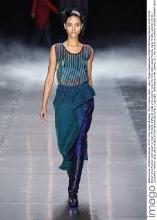 Paris Fashion Week - Issey Miyake Modenschau 205451 Marineau Starface 2016-03-04 Paris France Fashion week ready to wear AW 2016. Defile de mode pret a porter automne hiver 2016. Issey Miyake. Issey Miyake, autumn-winter 2016 Paris, France _sans_perso  Copyright: xMarineaux STAR_205451_011