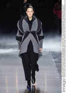 Paris Fashion Week - Issey Miyake Modenschau 205451 Marineau Starface 2016-03-04 Paris France Fashion week ready to wear AW 2016. Defile de mode pret a porter automne hiver 2016. Issey Miyake. Issey Miyake, autumn-winter 2016 Paris, France _sans_perso  Copyright: xMarineaux STAR_205451_021