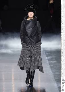 Paris Fashion Week - Issey Miyake Modenschau 205451 Marineau Starface 2016-03-04 Paris France Fashion week ready to wear AW 2016. Defile de mode pret a porter automne hiver 2016. Issey Miyake. Issey Miyake, autumn-winter 2016 Paris, France _sans_perso  Copyright: xMarineaux STAR_205451_022