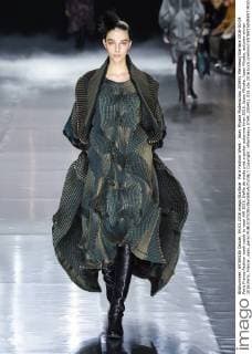 Paris Fashion Week - Issey Miyake Modenschau 205451 Marineau Starface 2016-03-04 Paris France Fashion week ready to wear AW 2016. Defile de mode pret a porter automne hiver 2016. Issey Miyake. Issey Miyake, autumn-winter 2016 Paris, France _sans_perso  Copyright: xMarineaux STAR_205451_028