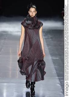 Paris Fashion Week - Issey Miyake Modenschau 205451 Marineau Starface 2016-03-04 Paris France Fashion week ready to wear AW 2016. Defile de mode pret a porter automne hiver 2016. Issey Miyake. Issey Miyake, autumn-winter 2016 Paris, France _sans_perso  Copyright: xMarineaux STAR_205451_031