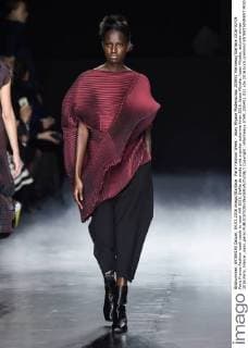 Paris Fashion Week - Issey Miyake Modenschau 205451 Marineau Starface 2016-03-04 Paris France Fashion week ready to wear AW 2016. Defile de mode pret a porter automne hiver 2016. Issey Miyake. Issey Miyake, autumn-winter 2016 Paris, France _sans_perso  Copyright: xMarineaux STAR_205451_032