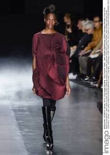 Paris Fashion Week - Issey Miyake Modenschau 205451 Marineau Starface 2016-03-04 Paris France Fashion week ready to wear AW 2016. Defile de mode pret a porter automne hiver 2016. Issey Miyake. Issey Miyake, autumn-winter 2016 Paris, France _sans_perso  Copyright: xMarineaux STAR_205451_033