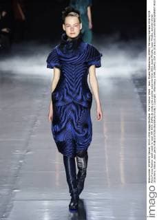 Paris Fashion Week - Issey Miyake Modenschau 205451 Marineau Starface 2016-03-04 Paris France Fashion week ready to wear AW 2016. Defile de mode pret a porter automne hiver 2016. Issey Miyake. Issey Miyake, autumn-winter 2016 Paris, France _sans_perso  Copyright: xMarineaux STAR_205451_034