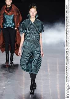 Paris Fashion Week - Issey Miyake Modenschau 205451 Marineau Starface 2016-03-04 Paris France Fashion week ready to wear AW 2016. Defile de mode pret a porter automne hiver 2016. Issey Miyake. Issey Miyake, autumn-winter 2016 Paris, France _sans_perso  Copyright: xMarineaux STAR_205451_035